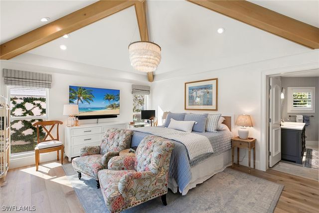 831 Rue Deville 2, Naples, FL 34108