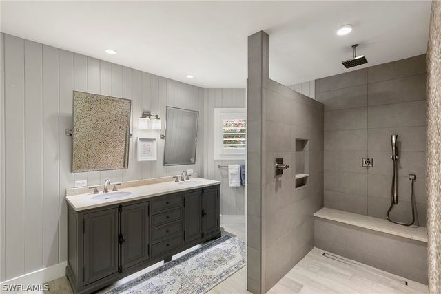 831 Rue Deville 2, Naples, FL 34108