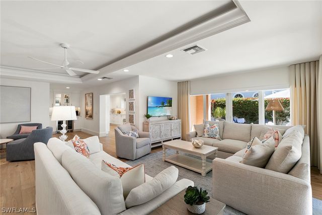 831 Rue Deville 2, Naples, FL 34108