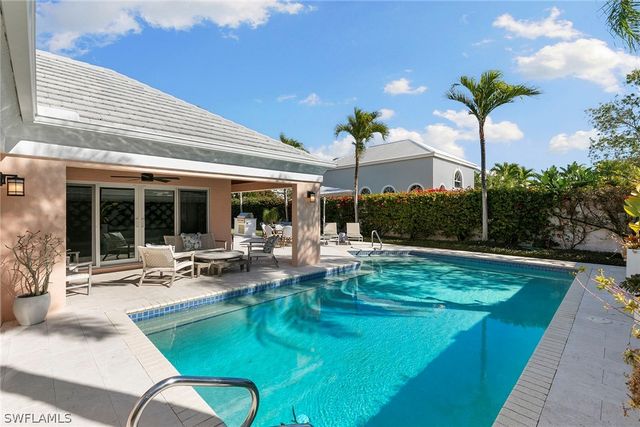 831 Rue Deville 2, Naples, FL 34108