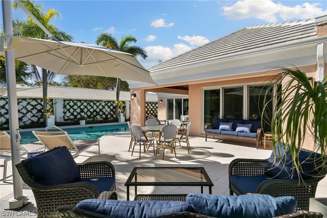 831 Rue Deville 2, Naples, FL 34108