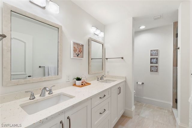 831 Rue Deville 2, Naples, FL 34108