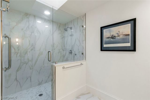 831 Rue Deville 2, Naples, FL 34108