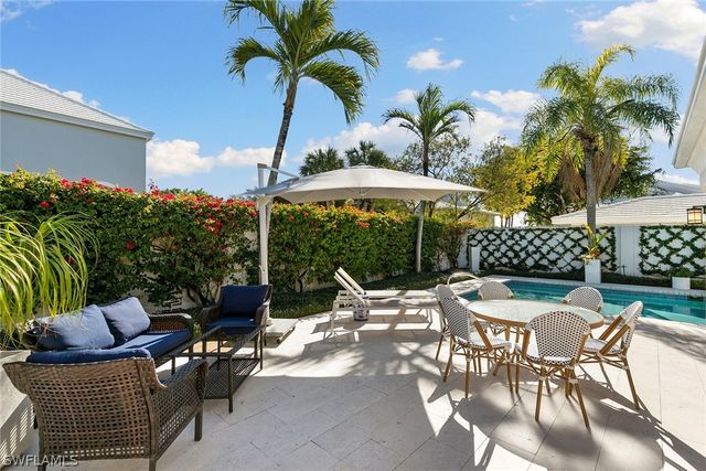 831 Rue Deville 2, Naples, FL 34108