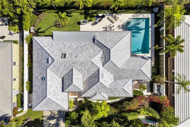 831 Rue Deville 2, Naples, FL 34108