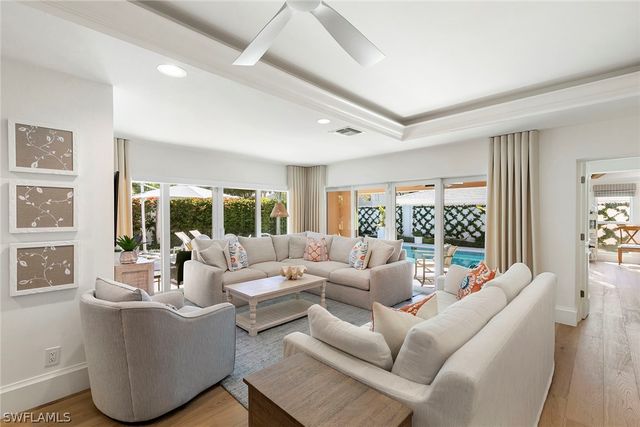 831 Rue Deville 2, Naples, FL 34108