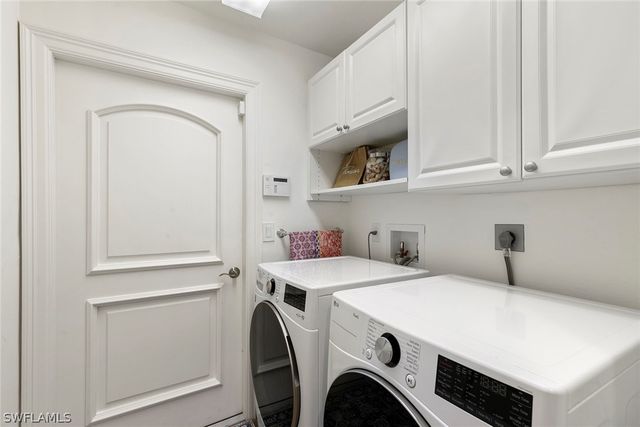 831 Rue Deville 2, Naples, FL 34108