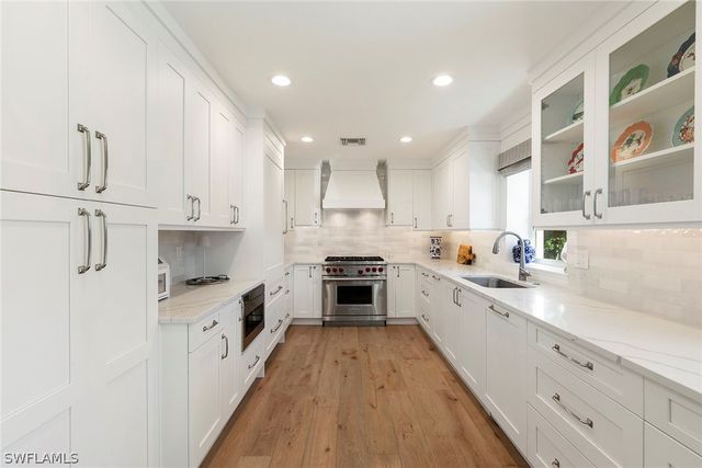 831 Rue Deville 2, Naples, FL 34108