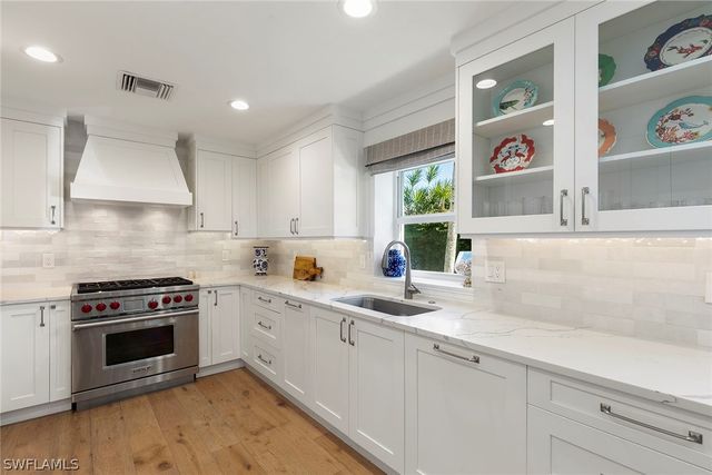 831 Rue Deville 2, Naples, FL 34108