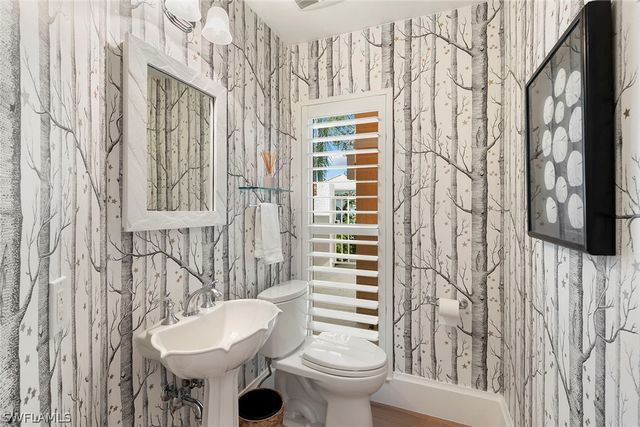 831 Rue Deville 2, Naples, FL 34108