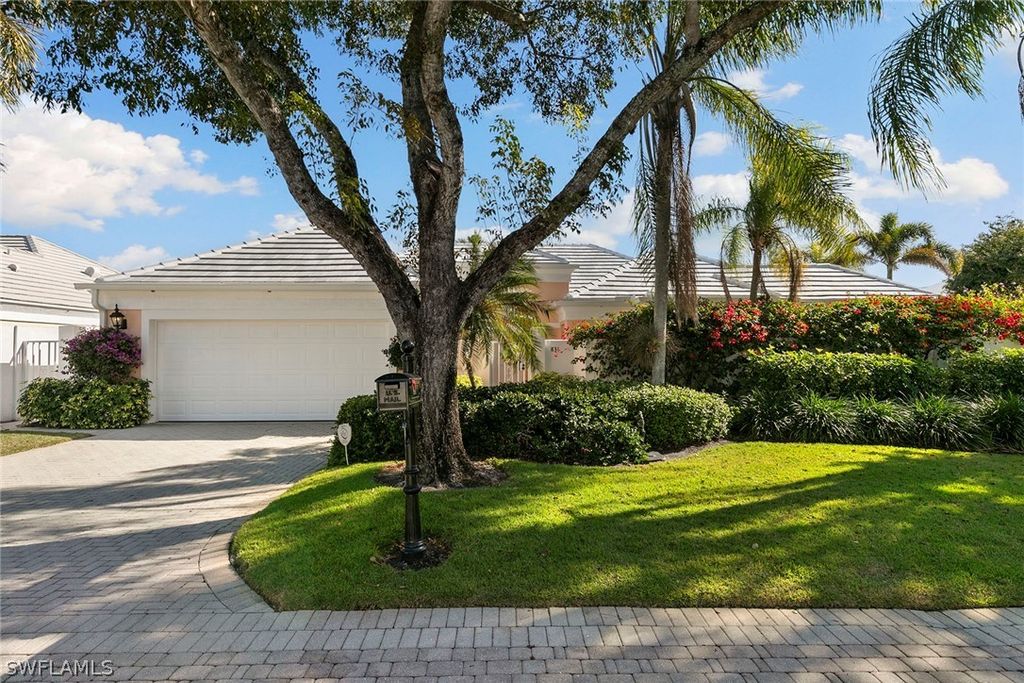 831 Rue Deville 2, Naples, FL 34108