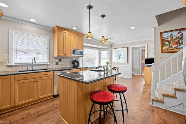 713 Pinebrook DR, Virginia Beach, VA 23462