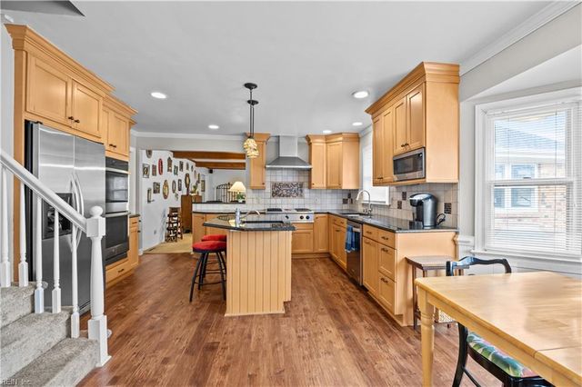 713 Pinebrook DR, Virginia Beach, VA 23462