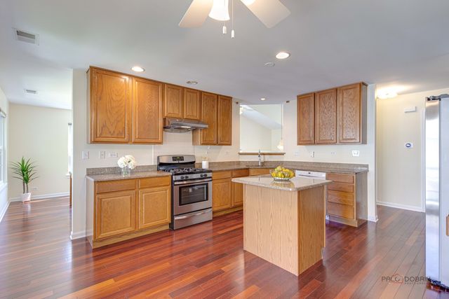 1155 Georgetown Way, Vernon Hills, IL 60061