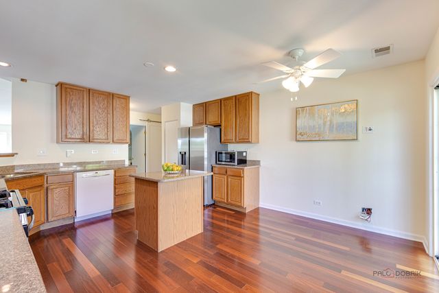 1155 Georgetown Way, Vernon Hills, IL 60061
