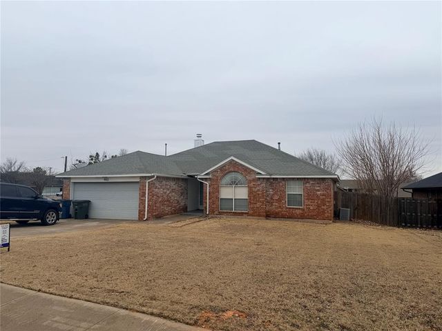 903 Queens Circle, Edmond, OK 73034