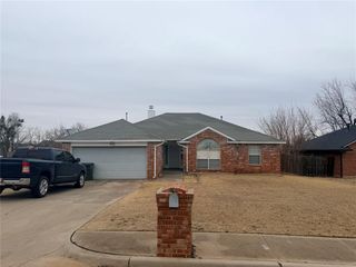 903 Queens Circle, Edmond, OK 73034