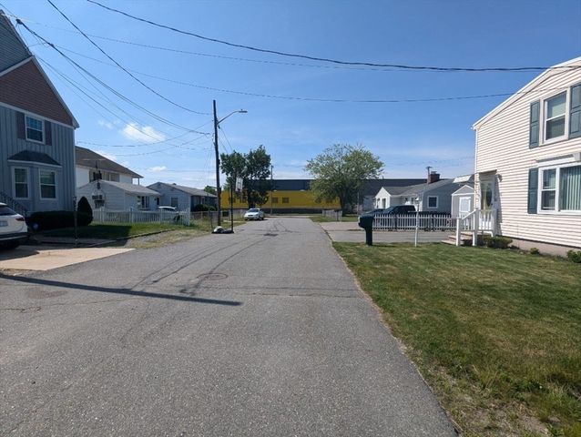 21 Pommenville St, Pawtucket, RI 02861