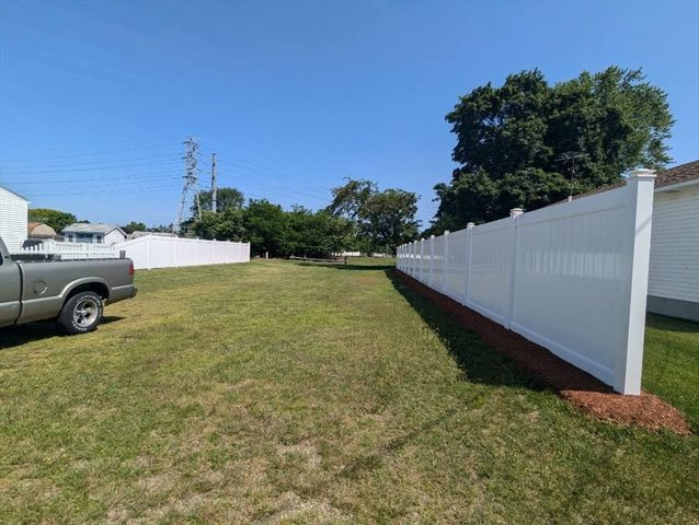 21 Pommenville St, Pawtucket, RI 02861