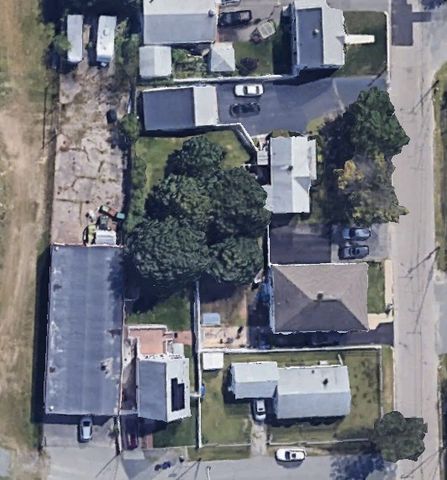 21 Pommenville St, Pawtucket, RI 02861