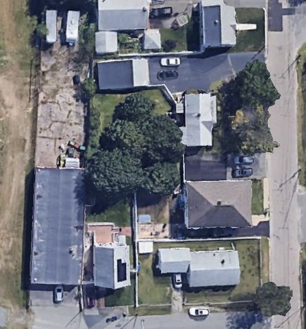 21 Pommenville St, Pawtucket, RI 02861