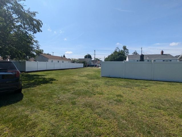 21 Pommenville St, Pawtucket, RI 02861