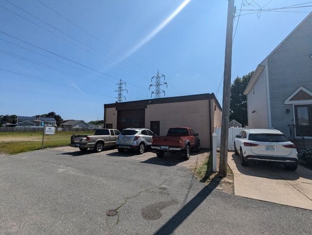 21 Pommenville St, Pawtucket, RI 02861