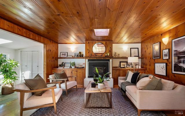 17837 Orchard Ave, Guerneville, CA 95446