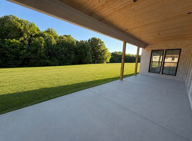 5 Pace Rd, Clarksville, TN 37043