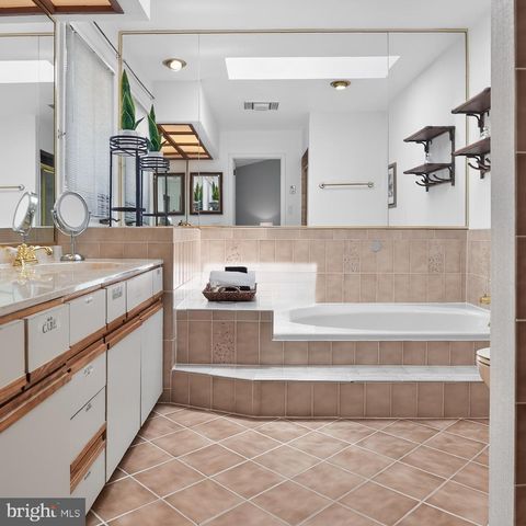12 THOREAU CT, Cherry Hill, NJ 08003