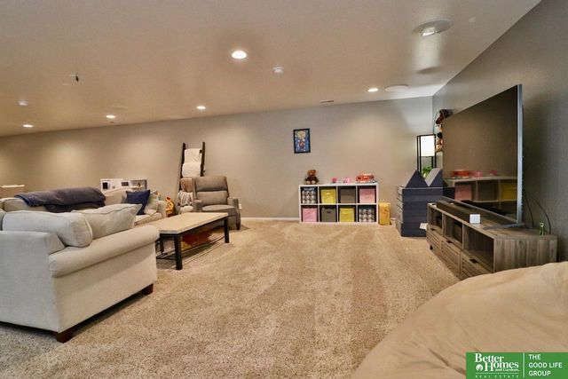 7752 N 107 Street, Omaha, NE 68122