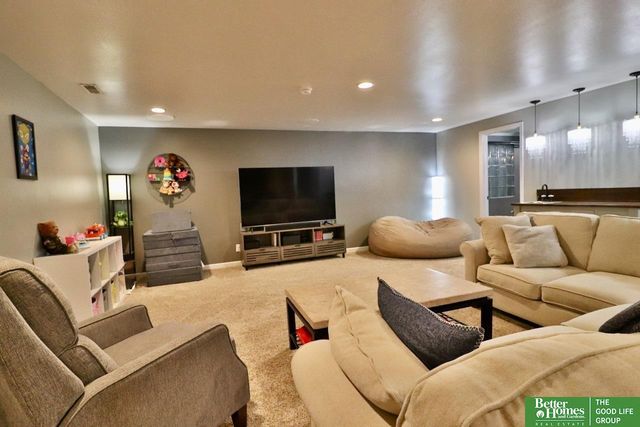 7752 N 107 Street, Omaha, NE 68122