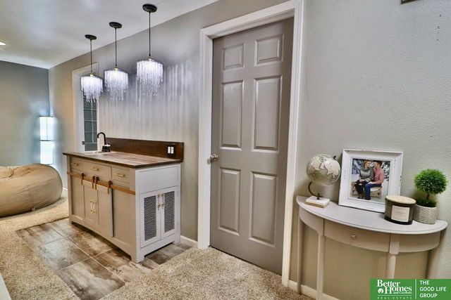 7752 N 107 Street, Omaha, NE 68122