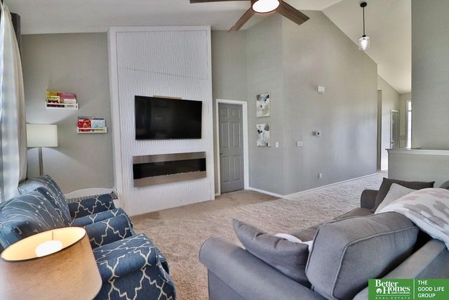 7752 N 107 Street, Omaha, NE 68122