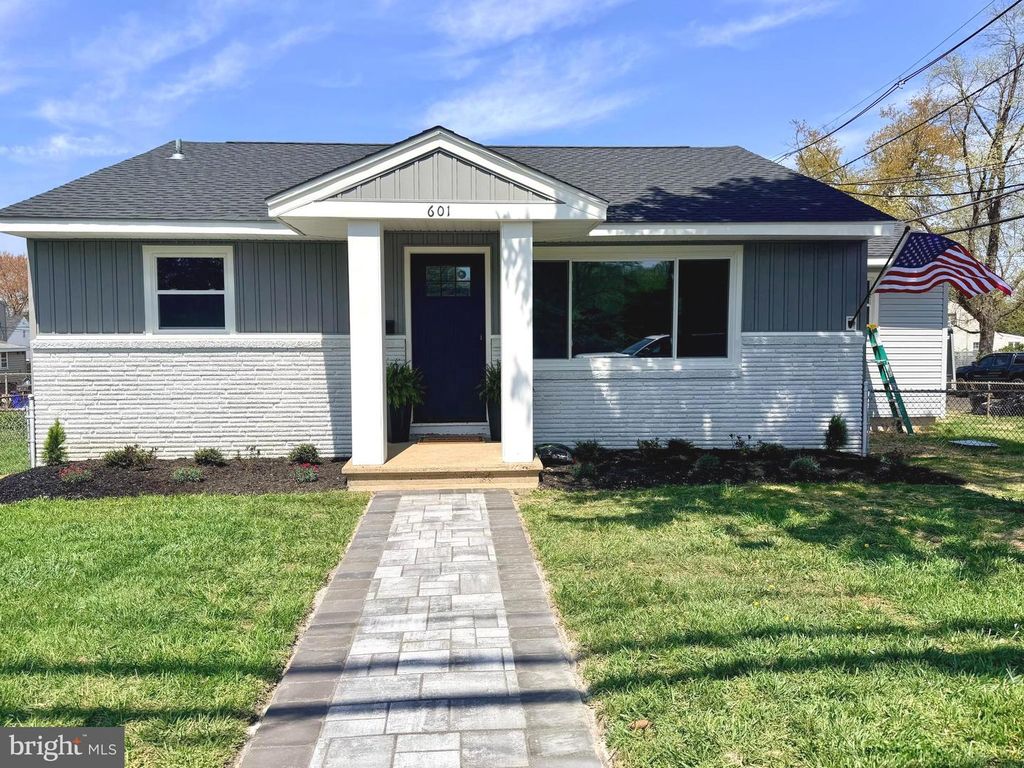 601 W EVESHAM AVE, Magnolia, NJ 08049