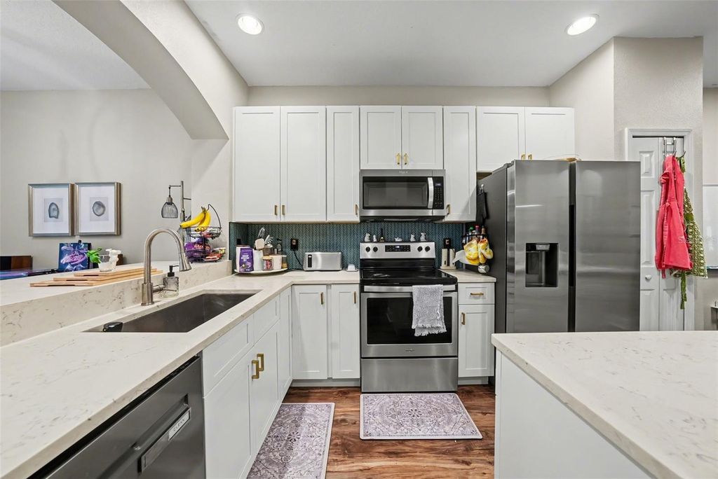 Image 6 of property listing at 14105 WATERVILLE CIRCLE, Tampa, FL 33626