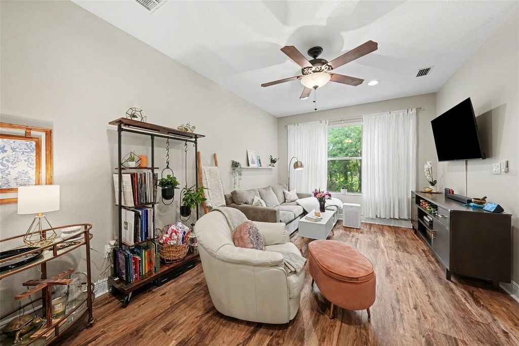 Image 10 of property listing at 14105 WATERVILLE CIRCLE, Tampa, FL 33626