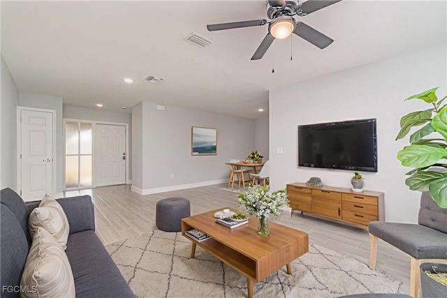 1247 Price CIR NW, Port Charlotte, FL 33948