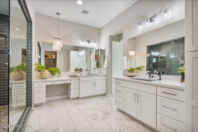 5543 E BERYL Avenue, Paradise Valley, AZ 85253