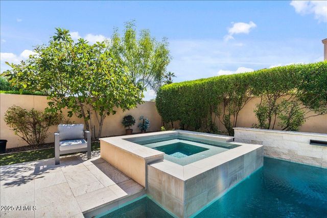 5543 E BERYL Avenue, Paradise Valley, AZ 85253