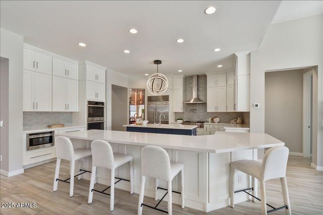 5543 E BERYL Avenue, Paradise Valley, AZ 85253