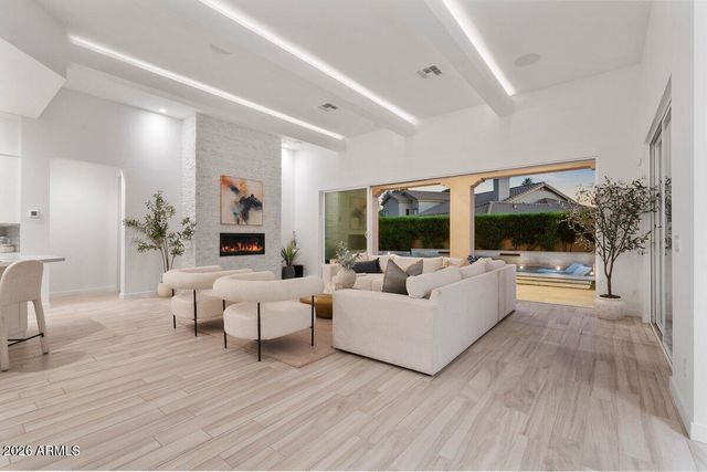 5543 E BERYL Avenue, Paradise Valley, AZ 85253