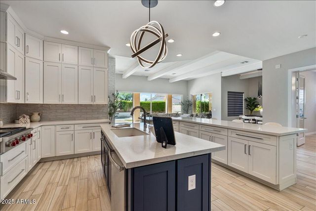 5543 E BERYL Avenue, Paradise Valley, AZ 85253