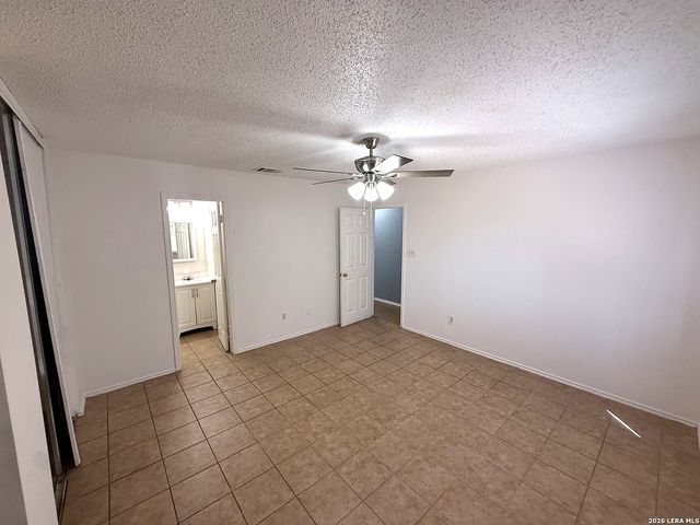10040 Woodtrail, San Antonio, TX 78250