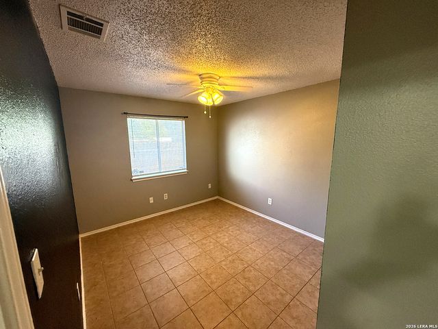 10040 Woodtrail, San Antonio, TX 78250