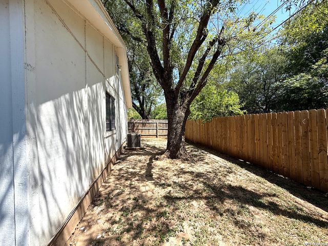 10040 Woodtrail, San Antonio, TX 78250