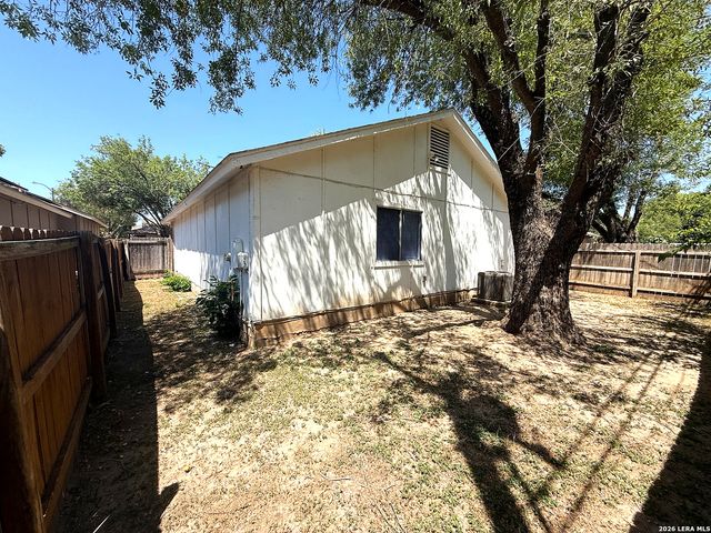 10040 Woodtrail, San Antonio, TX 78250