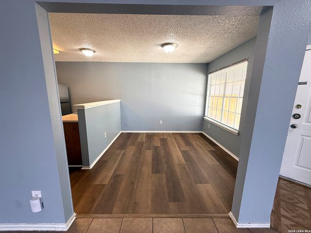 10040 Woodtrail, San Antonio, TX 78250