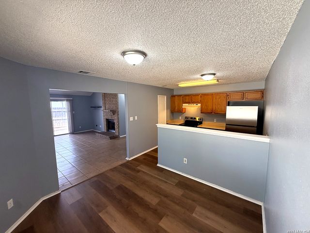 10040 Woodtrail, San Antonio, TX 78250