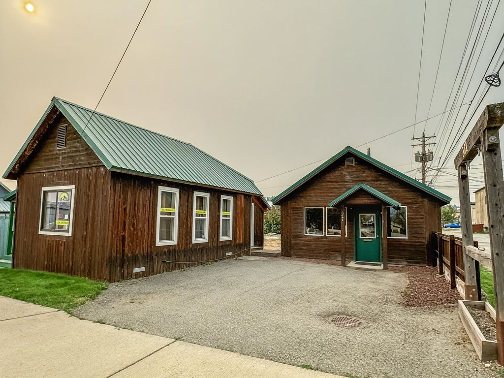 319 W 1st St, Newport, WA 99156